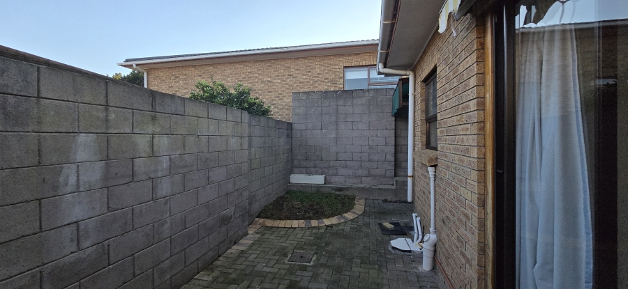 3 Bedroom Property for Sale in Die Wingerd Western Cape